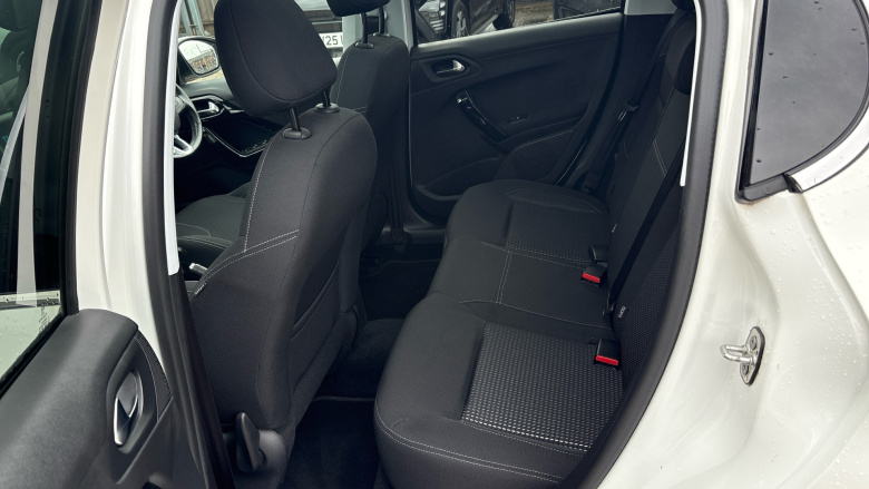 Peugeot 208 1.2 PureTech 82 Tech Edition 5dr [Start Stop] Petrol Hatchback